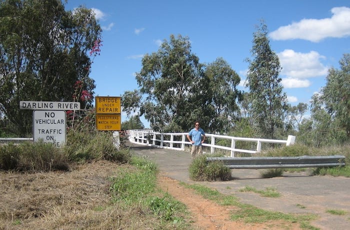 The bend in Old Bourke Bridge, looking west to east.