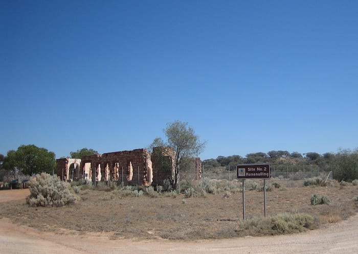 Ruins at Kunanalling. Golden Quest Discovery Trail.