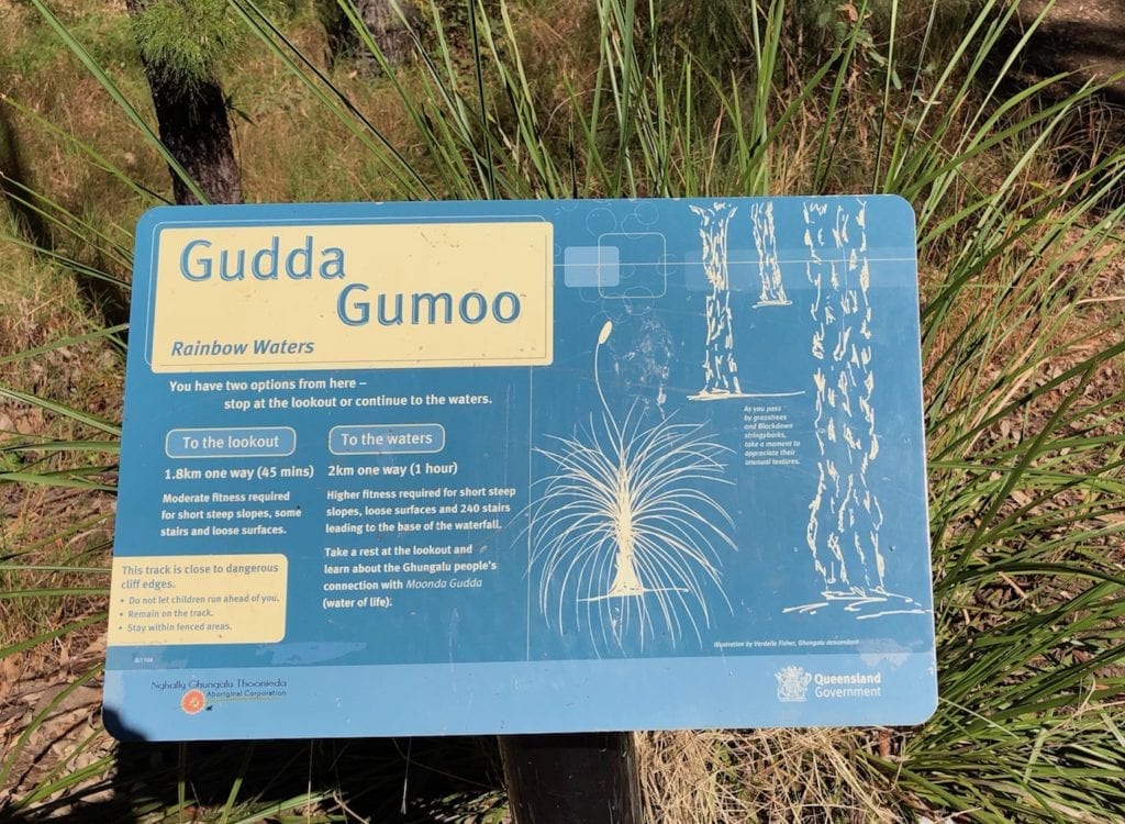 Gudda Gumoo walk. Walks In Blackdown Tableland NP.