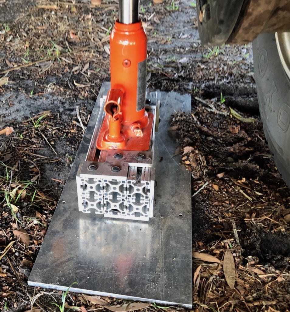 The base plate spreads the weight on soft ground, prevents the bottle jack from digging into the ground and keeps it stable.