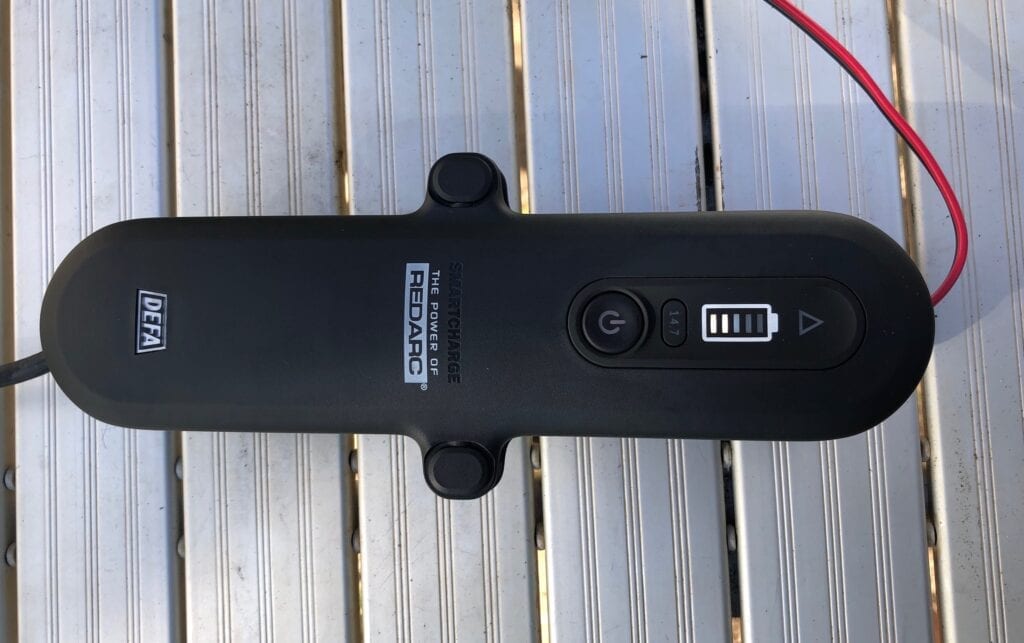 The REDARC battery charger uses a set of horizontal bars to indicate charge level.