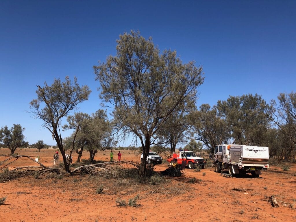 Ambos and local Rural Fire Service people at a start control during the Sunraysia Safari.