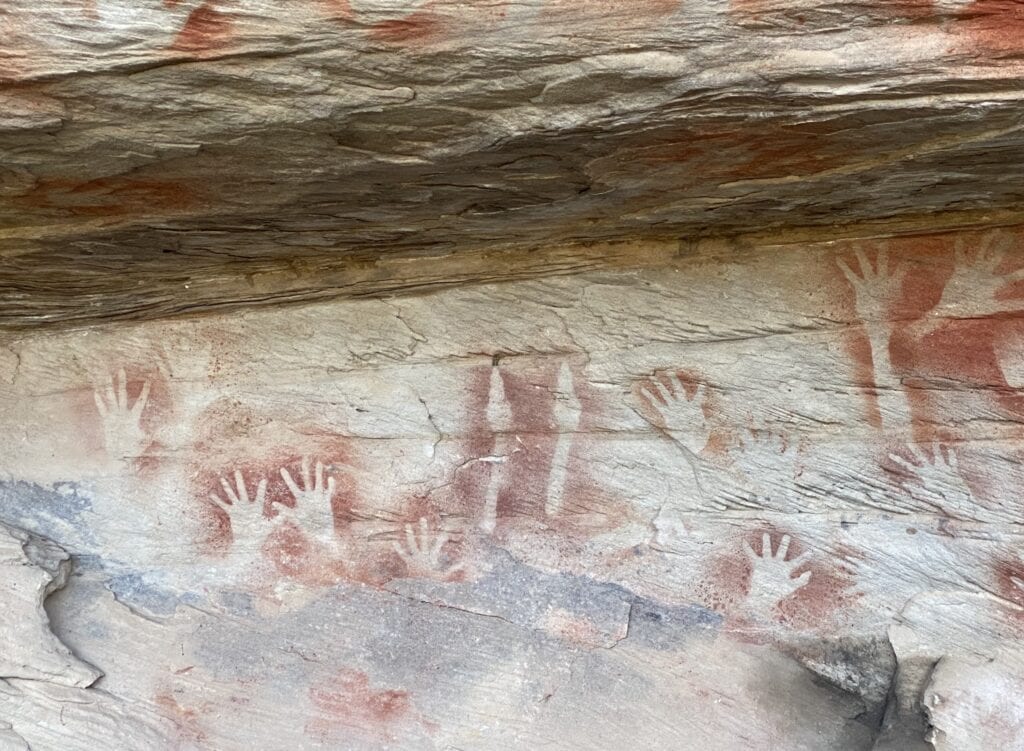 Aboriginal stencil art of a kangaroo's hind legs at Mount Moffatt, Carnarvon Gorge National Park, QLD.