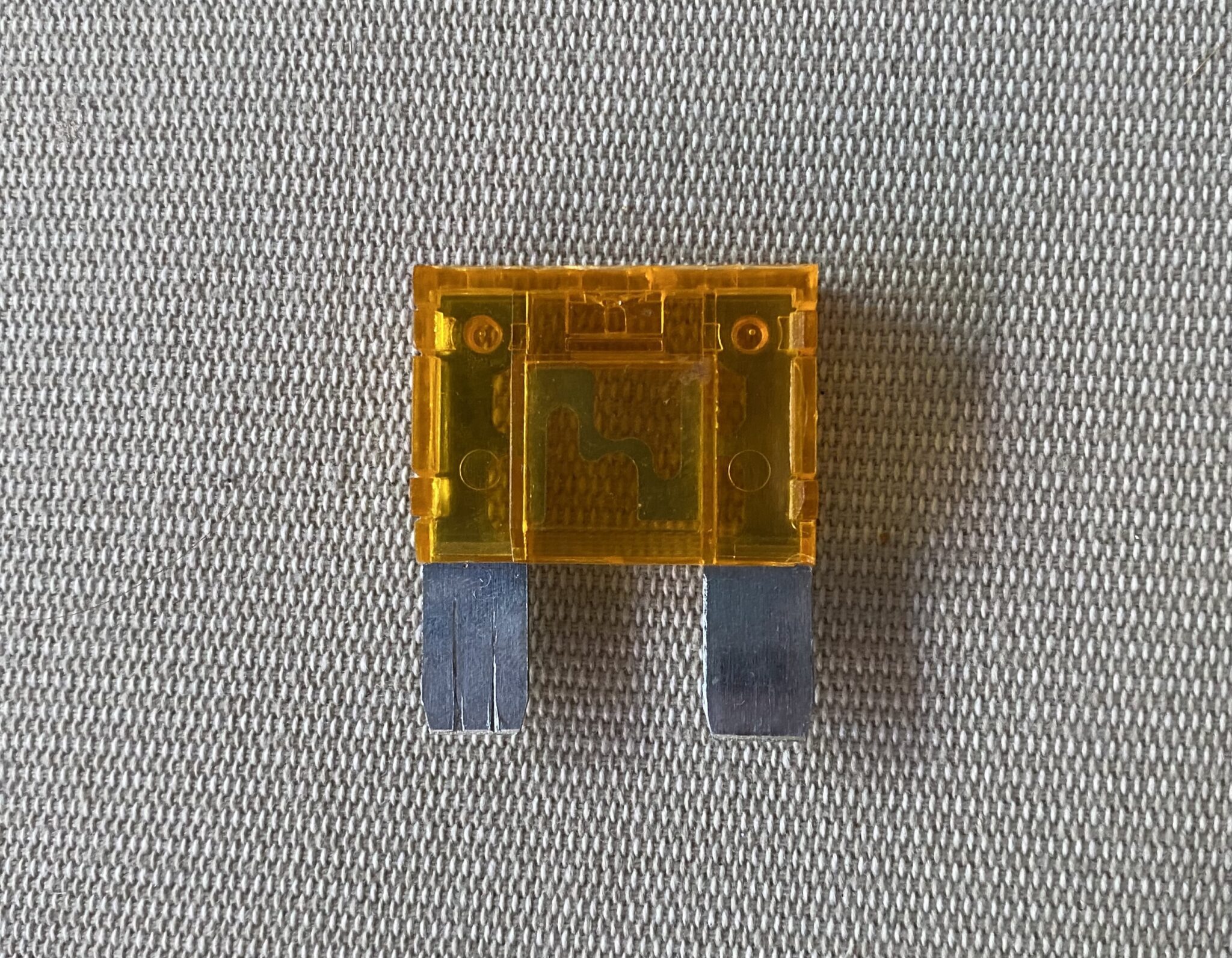 A 40A blade fuse.